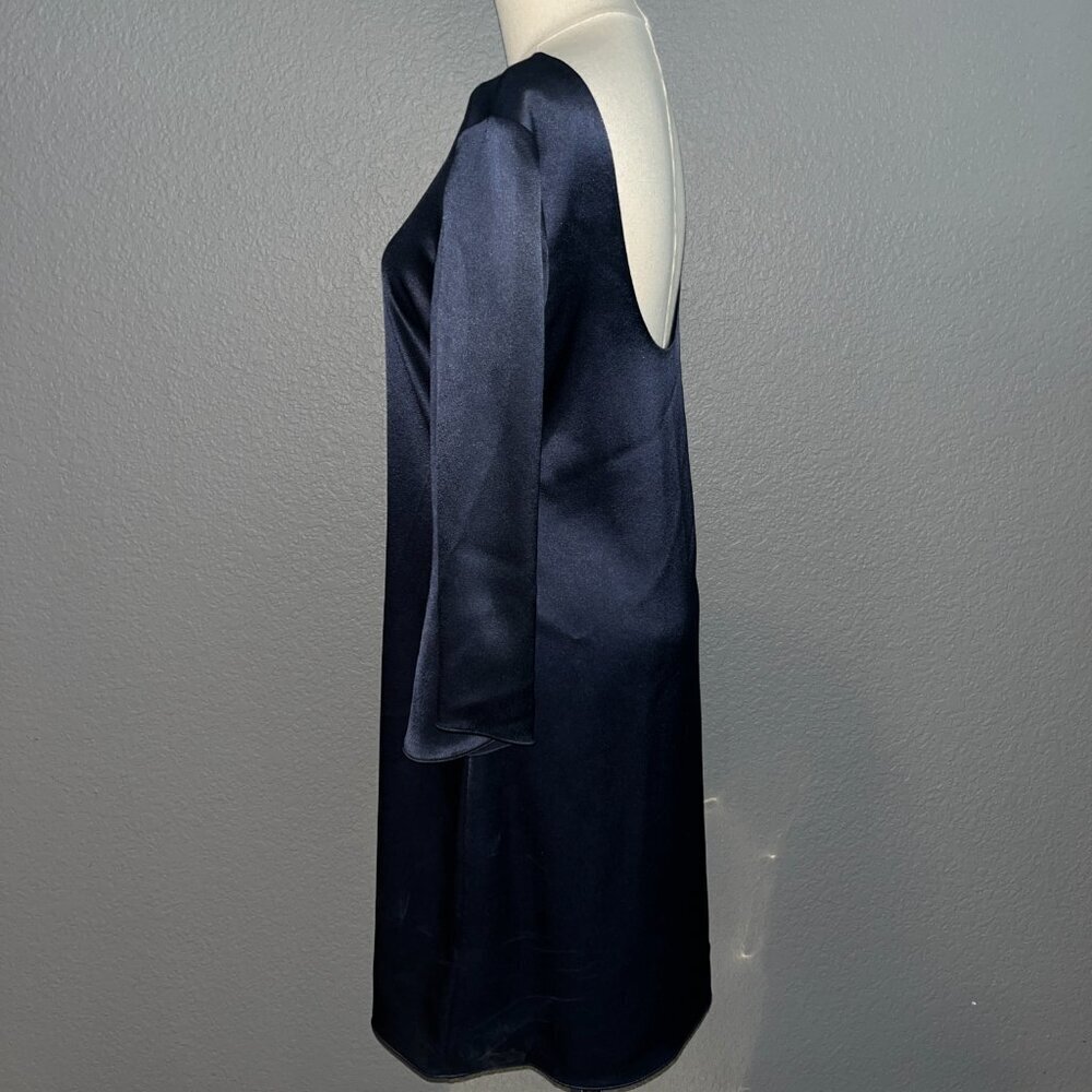 DIANE VON FURSTENBERG KORRY NAVY SATIN LOW BACK FLUTED SLEEVE SHIFT DRESS Size 6 - Picture 4 of 16